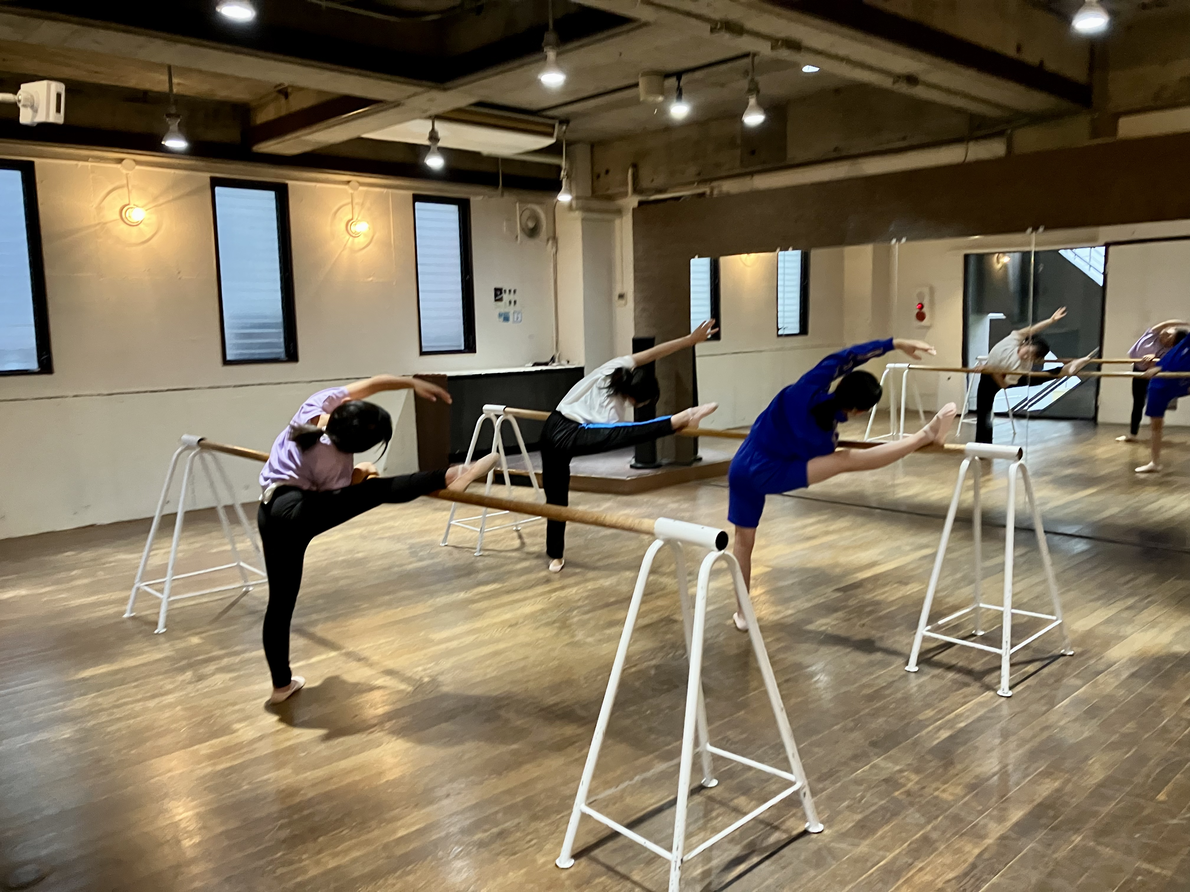 ジャズダンスの前のバーレッスン