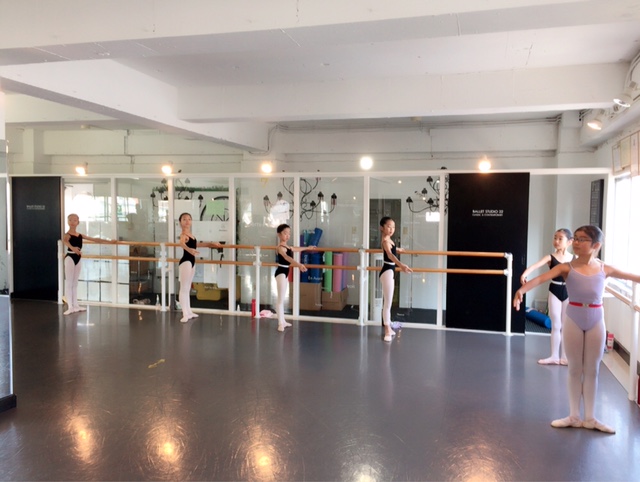 バレエスタジオ２２　クラシック＆コンテンポラリー